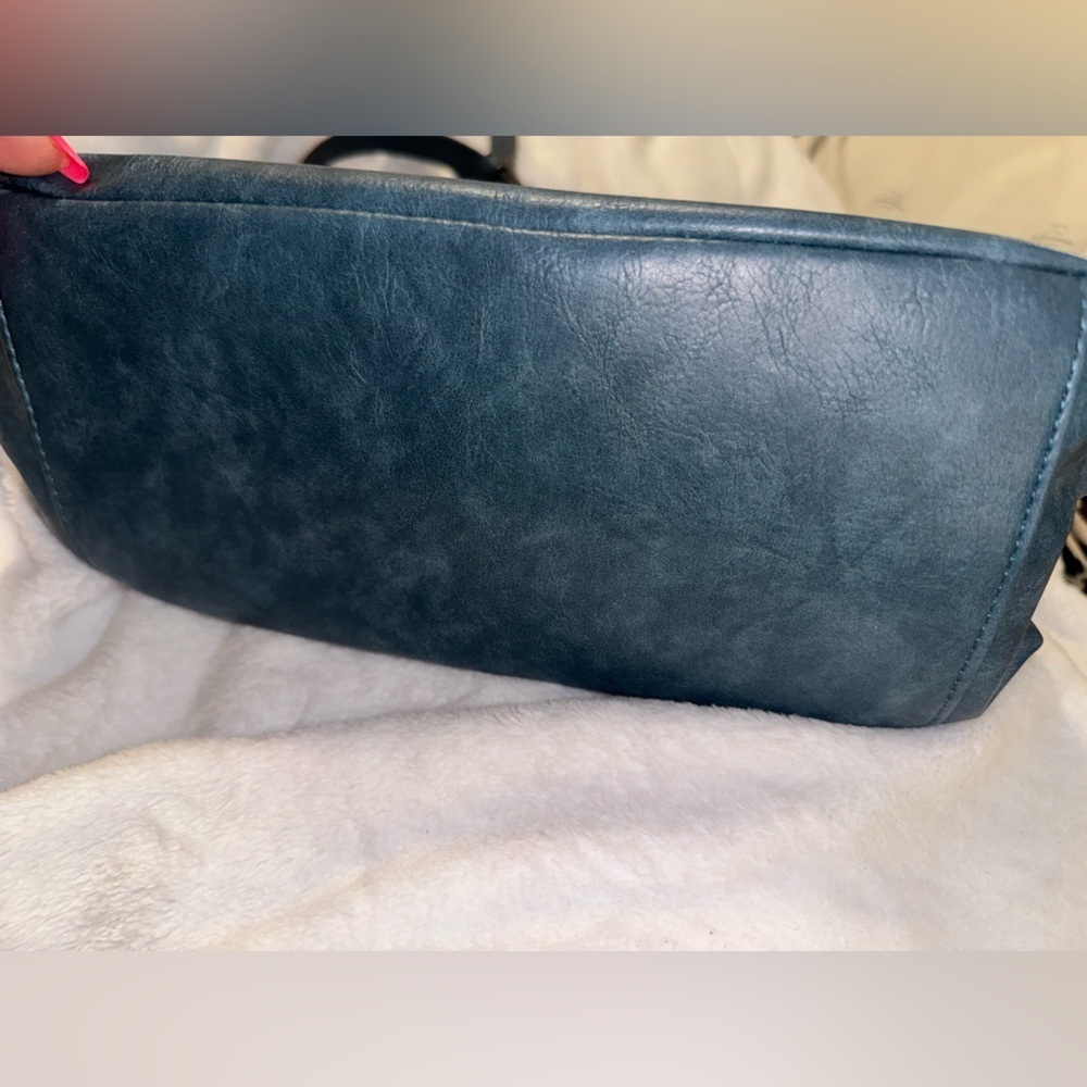 Time and Tru Cross body/handbag. - Picture 2 of 15